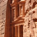 Early-morning-picture-of-the-Treasury-Petra