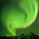 northern-lights-over-mountain