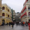 Colonia-Plaza-lots-of-shops-in-this-area