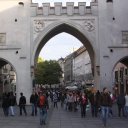 Entrance-to-the-Marienplatz-square-and-shopping-street-in-Munich