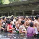 Full-moon-gathering-at-holy-water-temple