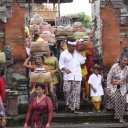 Women-exiting-temple-Ubud-Bali