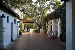 santa-barbara-courtyard