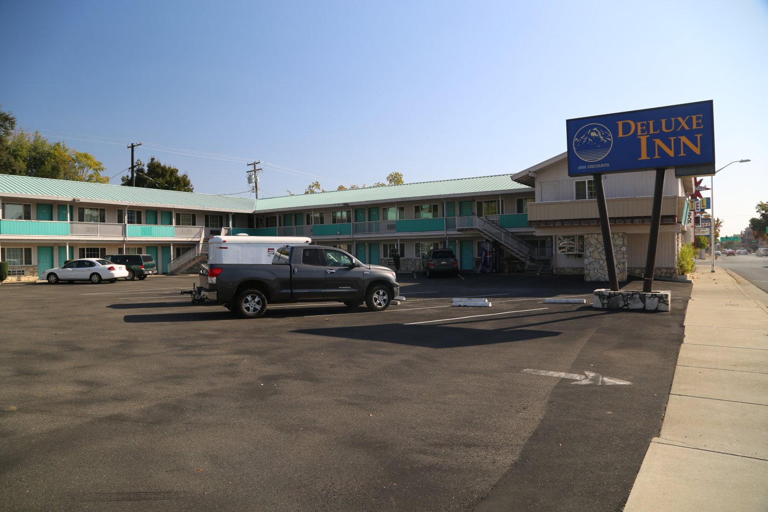 Guides - Redding, CA - Loding, Hotels, Hostels - Dave's Travel Corner