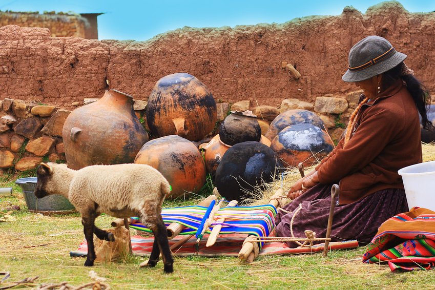 Peruvian-Woman-Weaving