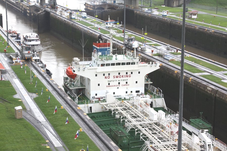 panama-canal-locks