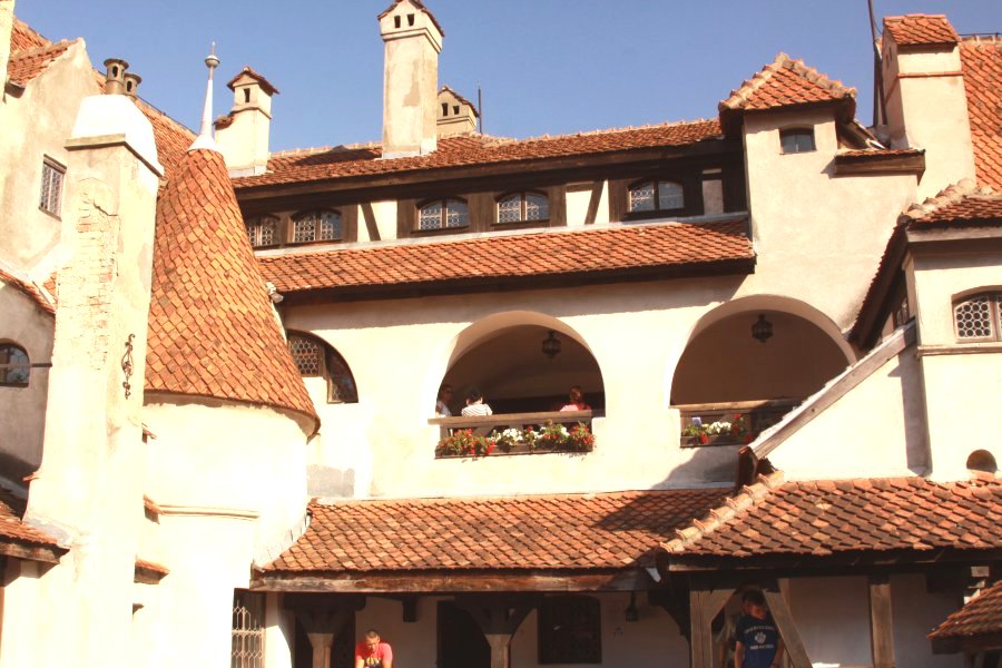 dracula-castle-romania-1