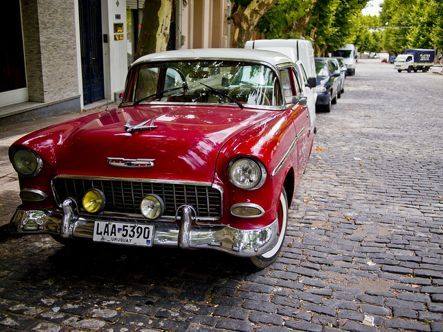 One of the many vintage cars that can be seen parked on the streets of Colonia del Sacramento