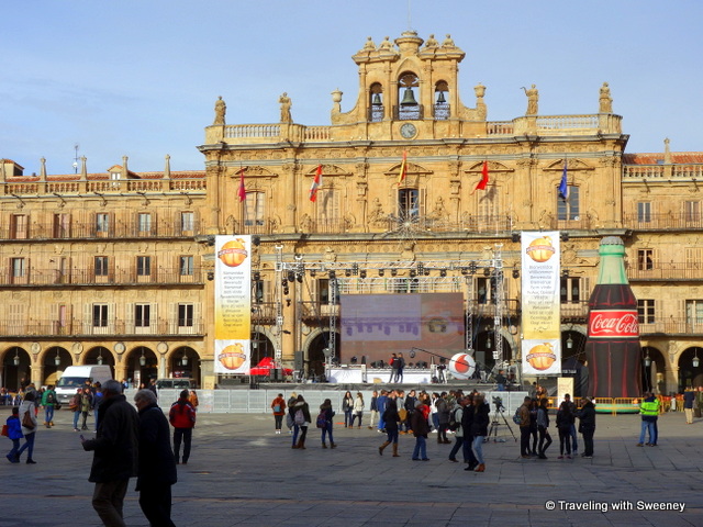 Preparations for Nochevieja festivities on Plaza Mayor