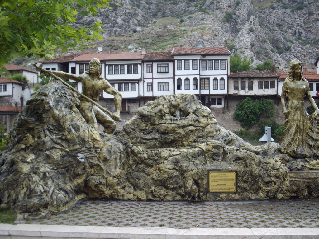 Statue to the tragic couple