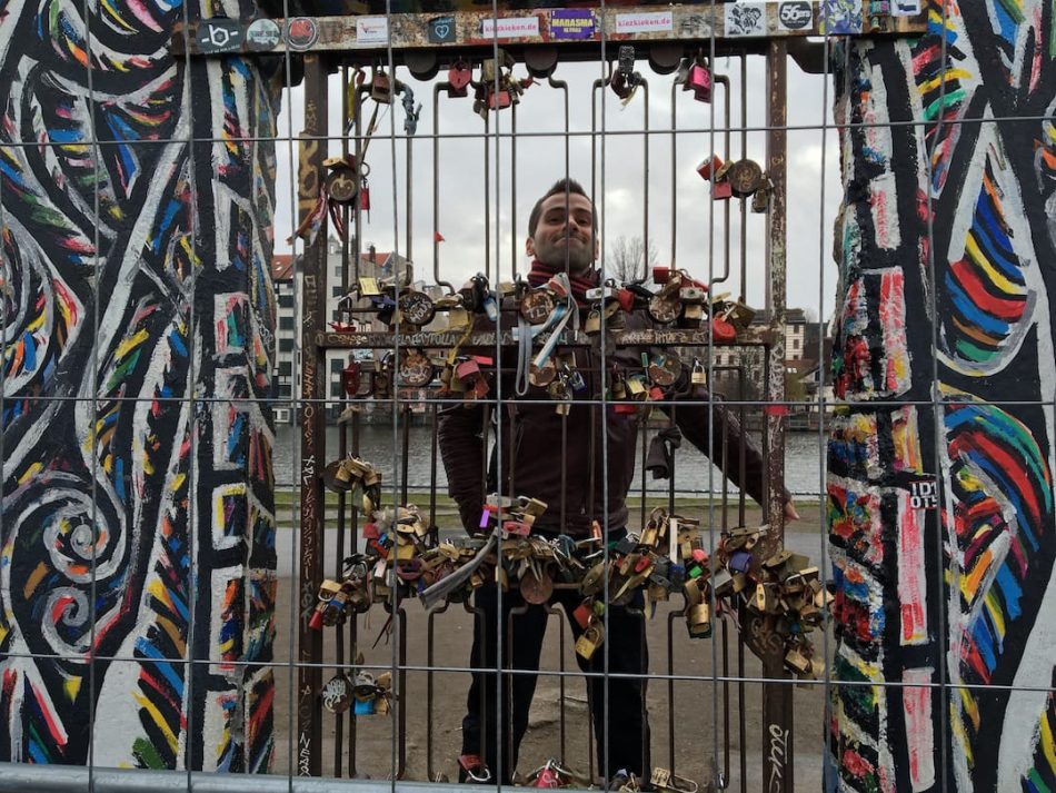 Romantic Berlin Lovers Gate East Side Gallery