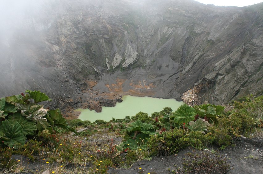 volcanoes to visit in costa rica