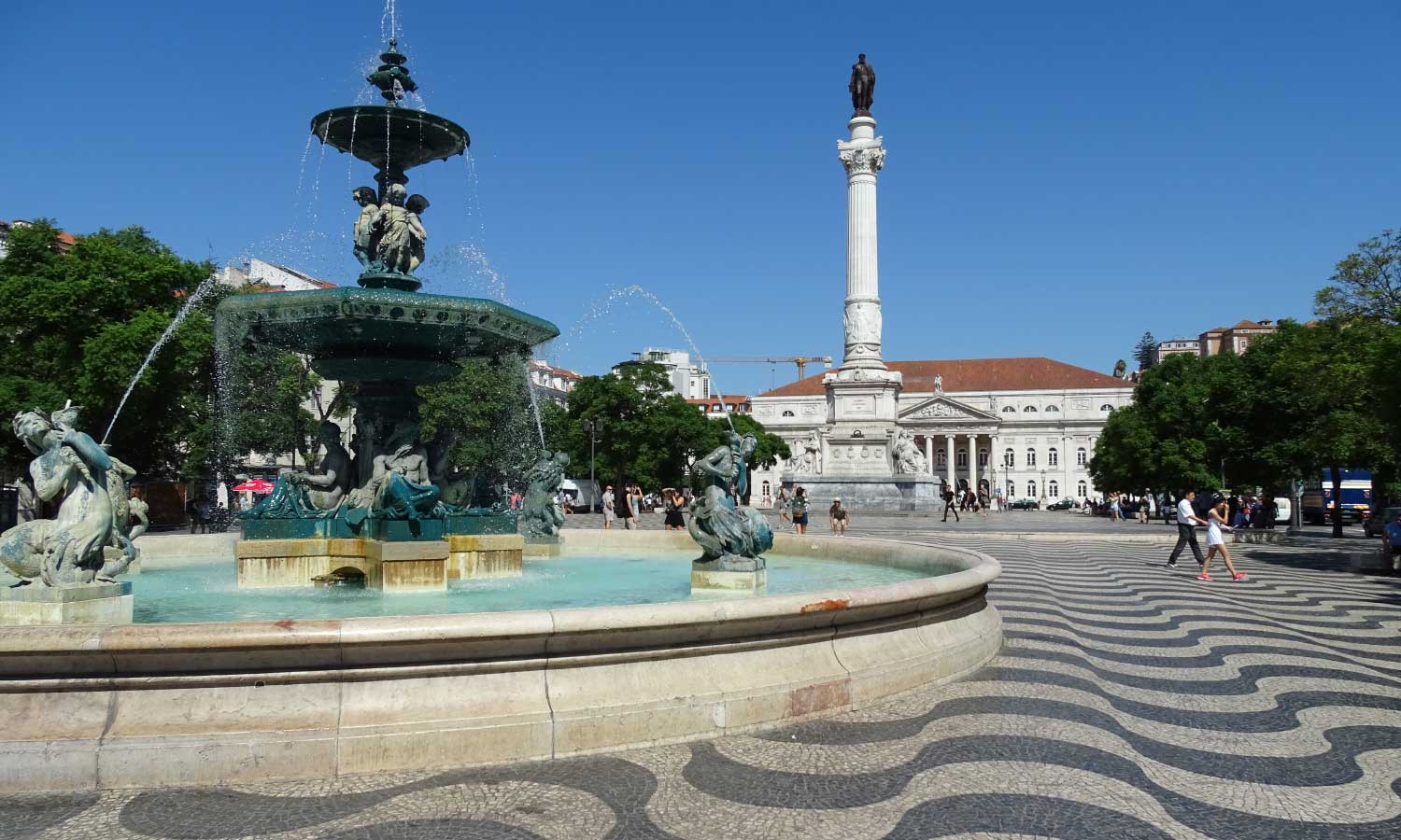 Money saving tips for Lisbon - Shows an iconic monument and square